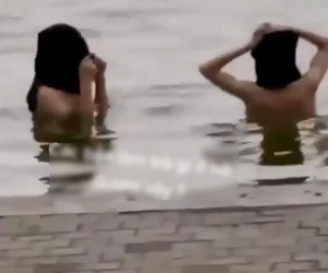 Đã xác định được danh tính 2 nam thanh niên 'tắm tiên' tại hồ Hoàn Kiếm