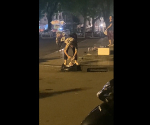 Clip: Phát hoảng với cách người bán nước 'tái chế' cốc đem đi bán