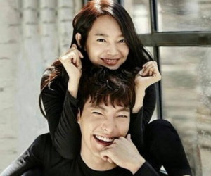 Netizen soi khoảnh khắc Shin Min Ah và Kim Woo Bin đi du lịch cùng nhau