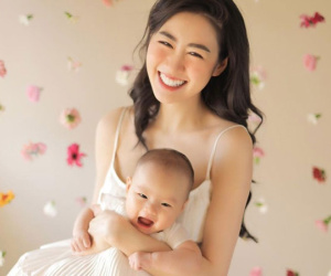 Lên chức mẹ nữ blogger đẹp như tranh, ăn diện cỡ nào cũng sang