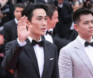 LHP Cannes 2023: Củng Lợi được săn đón, Chu Nhất Long bị hầu hết phóng viên ngó lơ