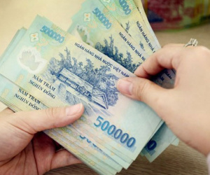 Thu nhập ngân hàng, bảo hiểm triệu người 'chỉ biết ước': Trong chán ngoài thèm?
