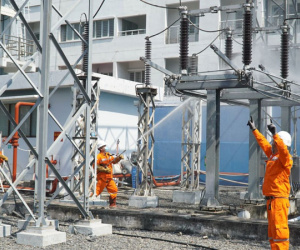 TP.HCM đề nghị hạn chế mặc áo vest để tiết kiệm điện