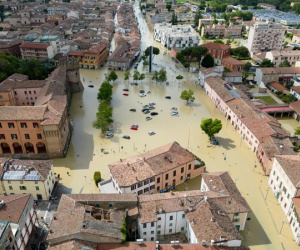 Italia oằn mình chống chọi lũ lụt tồi tệ nhất 100 năm qua
