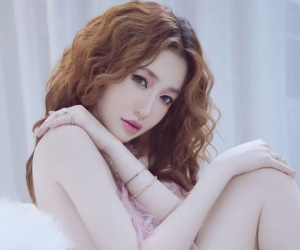 Elly Trần đáp trả cực gắt khi bị nói 'hốt' nhà gần 10 tỷ của chồng Tây còn khóc lóc