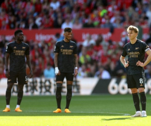 Bại trận trước tân binh, Arsenal 'dâng' chức vô địch Ngoại hạng Anh cho Man City