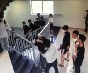 Nam sinh viên ĐH FPT hành hung bạn đổ máu trong trường