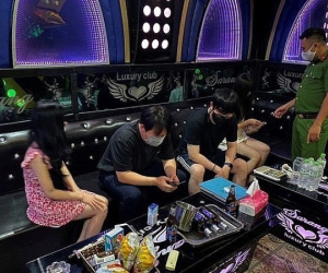 Giải cứu thiếu nữ 15 tuổi bị lừa phục vụ trong quán karaoke