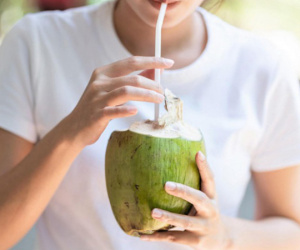 Nắng nóng uống nước dừa cực mát nhưng ai không nên uống?
