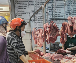 Vì sao thịt heo ế nhưng giá heo hơi vẫn tăng nóng?