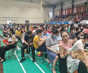 Xếp hàng bốc thăm mua nhà xã hội ở Hà Nội: Chen chân vì quá ít dự án mở bán
