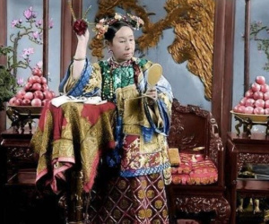 Bí mật khủng khiếp giấu trong những móng tay của Từ Hi Thái hậu