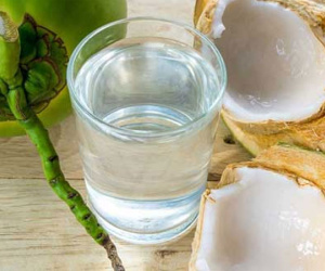 Không ngờ uống nước dừa theo cách này sẽ làm bạn yếu đi, 4 lưu ý trong ngày nắng nóng nhất định phải tránh