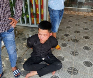 Đi ôtô khống chế nữ nhân viên điểm giao dịch Viettel cướp tiền