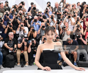 Các nhiếp ảnh gia tại Cannes 2023 bất ngờ đồng loạt hô vang tên Jennie vì điều này