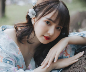 Nữ sinh trường Kinh tế chuẩn 'con nhà người ta' là ai?