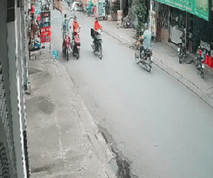 Bắt giữ tên cướp giật dây chuyền khiến 'người phụ nữ ngơ ngác nhìn theo'