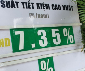Các ngân hàng bắt đầu giảm lãi suất tiền gửi