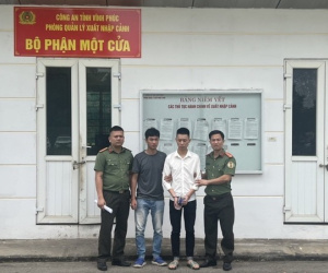 Đang trốn truy nã, nam thanh niên vẫn thản nhiên đi làm hộ chiếu