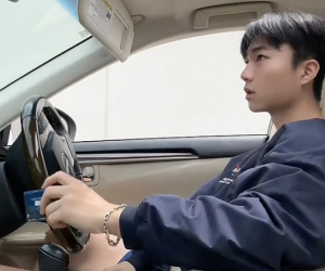 Quay lại cảnh lái xe đi mua cà phê bánh ngọt mỗi ngày, chàng trai bất ngờ 'gây bão'