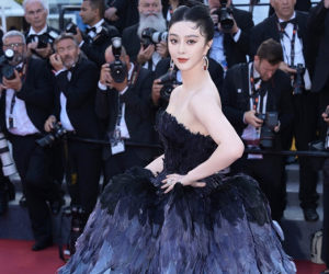 Phạm Băng Băng hóa 'thiên nga đen' ở thảm đỏ bế mạc Cannes