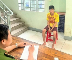 Bị đâm chết vì sàm sỡ vợ bạn