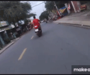 Hình sự truy đuổi nghi can cướp giật như phim hành động ở TPHCM