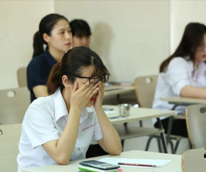 Hà Nội: Sĩ tử ôn thi lớp 10, cả tầng chung cư phải 'đi nhẹ, nói khẽ'