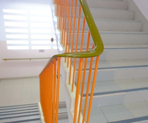 Nhờ nữ sinh chuyển đồ, thầy giáo thể dục giở trò đồi bại