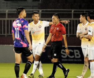 V-League lại nhờ ‘vua ngoại’, trọng tài Việt Nam nên tự ái
