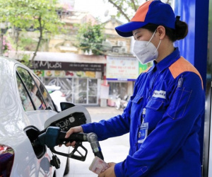 Giá xăng tăng mạnh vào ngày mai?