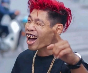 Hiện tượng mạng Thông Soái Ca: Lang thang một mình, còn đâu cảnh 'kẻ đón người đưa' hay khoe trên Tiktok