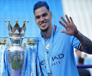 Thủ thành Man City 'chơi dơ', chỉ mặc một chiếc quần lót mỗi mùa giải
