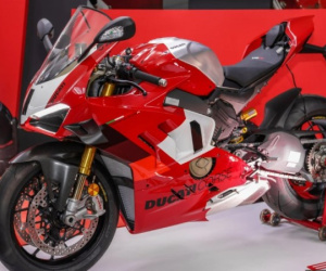 2023 Ducati Panigale V4R về Đông Nam Á, giá hơn 2,3 tỷ đồng