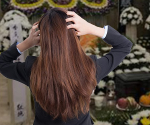 Đi làm về, người phụ nữ hoảng hồn phát hiện phòng trọ biến thành... nhà tang lễ