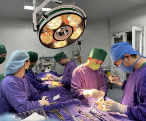 Kích hoạt báo động đỏ cứu nam thanh niên suýt chết sau cú ngã từ trên cao