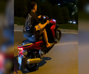 Nam thanh niên bốc đầu xe máy ở Hà Nội nhận 3 'án phạt' cùng lúc