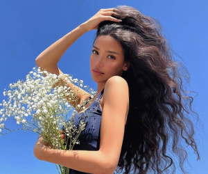 Cô gái Gen Z thu hút cả triệu lượt theo dõi nhờ trượt vai nàng tiên cá