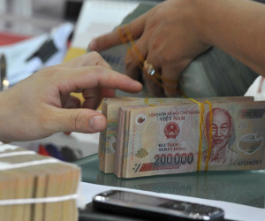Vì sao các ngân hàng nhỏ khó giảm lãi suất?