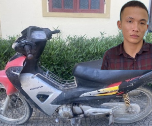 Nam thanh niên bị bắt vì đổi xe đạp đang đi lấy xe máy của người dân