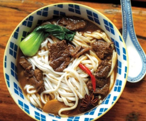 Bát mì bò giá gần 50 triệu đồng ở Trung Quốc: Chứa 12 nguyên liệu bí mật từ đất trời, cần tới 12 đầu bếp chế biến