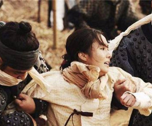 Người bị ép tuẫn táng theo hoàng đế sống được bao lâu dưới lăng mộ lấp kín?