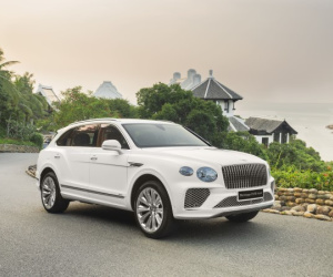 Xe siêu sang Bentley Bentayga EWB Azure có giá 21 tỷ đồng tại Việt Nam