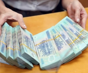 Cựu cán bộ thi đua khen thưởng lừa cả tiền của 'thầy bói'