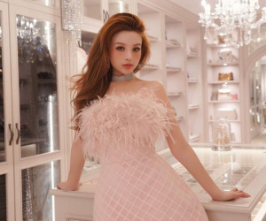 Cựu hot girl Huyền Baby: Nhan sắc không tuổi, chồng cho 24 tỷ đồng tiêu vặt