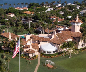Thêm nghi vấn nhắm vào ông Trump sau sự cố lạ