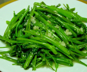 Rau muống rất được yêu thích trong mùa hè nhưng nếu bạn đang ăn rau muống theo cách này hãy bỏ ngay nếu không muốn rước họa vào thân