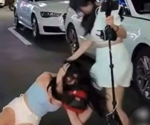 Hai nữ streamer đánh nhau túi bụi trên sóng trực tiếp, chấn động mạng xã hội