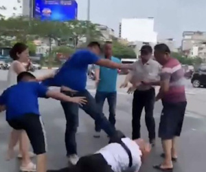 Tạm giữ hình sự 2 đối tượng hành hung dã man phóng viên Đài PT-TH Hà Nội