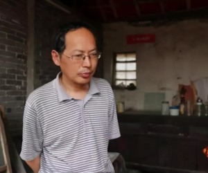 Bi kịch thủ khoa ĐH sau 43 năm phải sống nhờ tiền trợ cấp